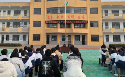 筑牢安全防线 护航成长之路 松滋交警深入校园开展交通安全宣讲活动