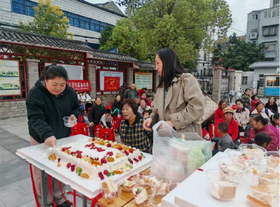荆州区西城街道通会桥社区开展“菊韵重阳 银龄风采”活动