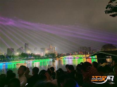 荆州古城护城河畔齐唱爱国曲  游客点赞沉浸式文旅体验