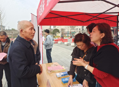 荆州区医保局：参保宣传进社区 服务群众零距离