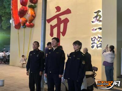 哪有什么突然的火爆，只有默默地付出！ 节日过半，荆州城管守护“国庆”“不打烊”