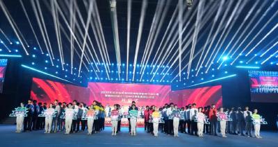 荆州今天被全省少年“霸屏”！这场面也太燃了！