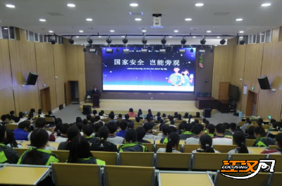 江陵法院定制“法治课”，法治副校长送上 “成长礼”