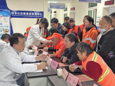 【关爱环卫工人】“秋日”送大礼：荆州二医暖心义诊守护“城市美容师”健康