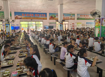 荆州开发区实验中学食堂成本超省标背后： 开源、控支与口碑的三重实践