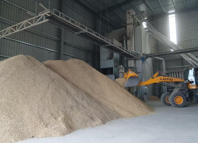 石首市久合垸乡：阴雨天里抢烘粮 筑牢秋粮收获“安全线”