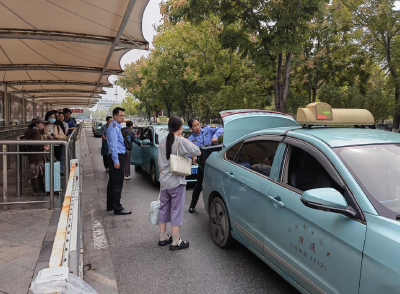 荆州交通执法支队 全链条筑牢“双节”假期水陆出行交通安全防线 
