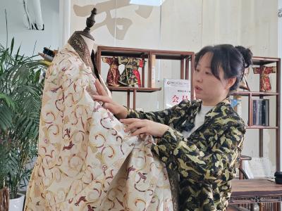 湖北荆州：别“楚”心裁，让楚服焕发“新生”
