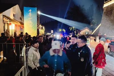 荆州区百名“城市守护者”助力古城节日经济再升温