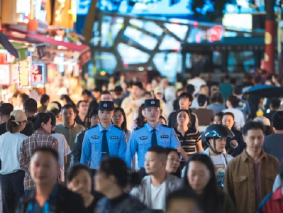 人在画中游，警在景中护！荆州公安“双节”守护旅游景区平安有序