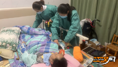 荆州区东城街道社区卫生服务中心上门为失能老人体检