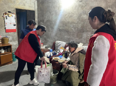 荆州区：“格格”自掏腰包送温暖，彰显“小网格大担当”
