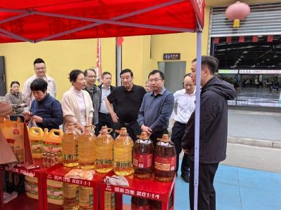 张青松调研检查节日期间重点工作