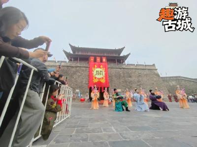 【趣游古城】大北门来了新关公！舞的刀两米长10斤重→