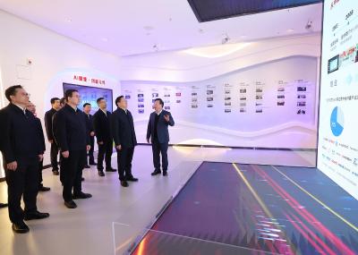 王忠林在武汉调研北斗产业高质量发展时强调 持续壮大规模能级 不断培育发展新动能 以更大力度打造世界级北斗产业集群