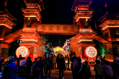 借东风、皆英雄……东风街城门已开，来赴一场赤壁之约！