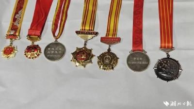 他在湖北去世，银行卡余额：38.83元