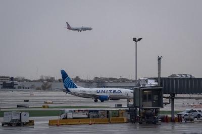 政府重新“开门”后 美国航班削减幅度降至3%