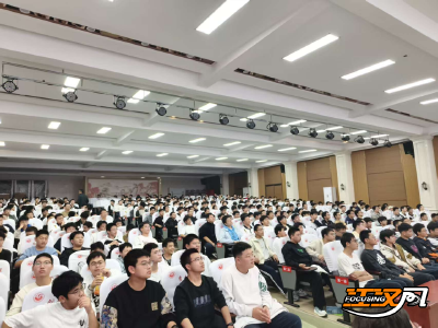 社工服务进基层，青春心理成长课走进江陵中学