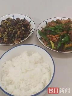 货车司机夜晚到加油站停车，荆州老板娘为他免费加餐