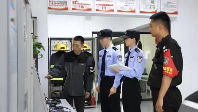 假期我在岗 护航“不打烊”