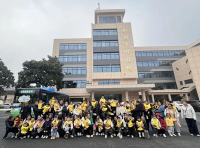 荆州市科技馆组织滩桥新城幼儿园开展公益研学活动