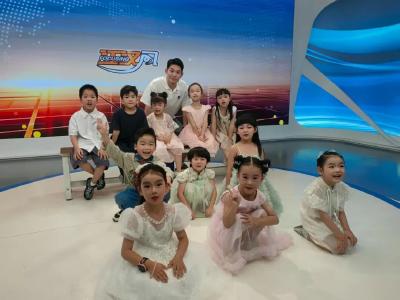 当“小大人”遇上真新闻：金句频出，表情包预警！