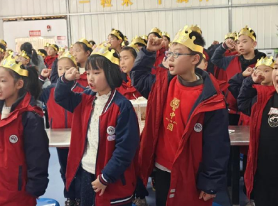 《谢谢你陪我长大》：荆州这所学校的集体生日会，为何一办就是八年？