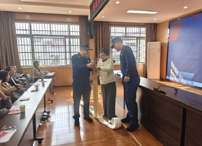 荆州区东城街道：消防知识进社区 居民齐学“防火术”
