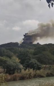 江苏张家港市文昌阁失火，官方通报火灾原因