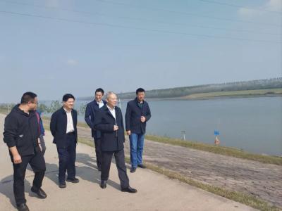 汪刚到公安县全线巡查藕池河