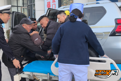 荆州交警紧急开道 为受伤工人抢出“生命通道”