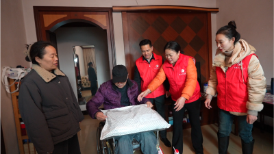 凝聚爱心抗严寒  江汉风暖冬行动温暖荆州城