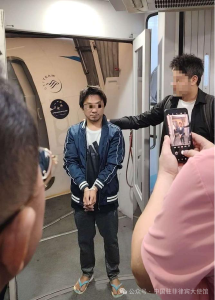 绑架杀人嫌犯施纯芳，被遣返回国