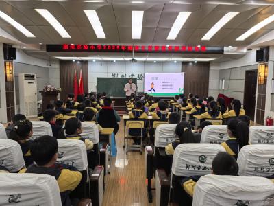 健康生活，从“心”开始 ——长江大学医学部专家齐小伟走进荆州实验小学开展校家社协同健康讲座