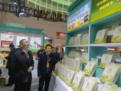 荆州30家企业组团参展，签下订单1.8亿元