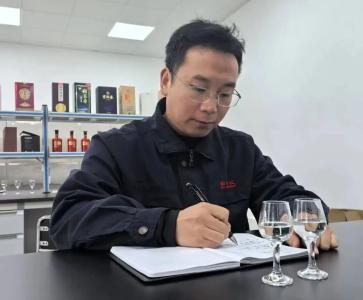 松滋肖伟，荆州首届技能大师！