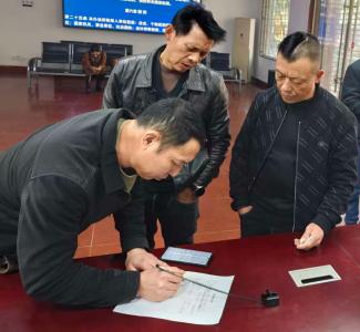 端上一口热饭、紧急处理欠薪：荆州区劳动保障维权中心温情服务“暖”民心