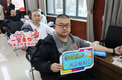 荆州：公职人员带头献血 彰显城市文明素质高度