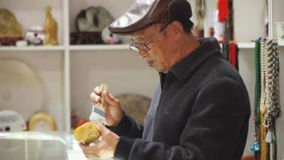 73岁“石痴”武德金：万枚奇石藏山河