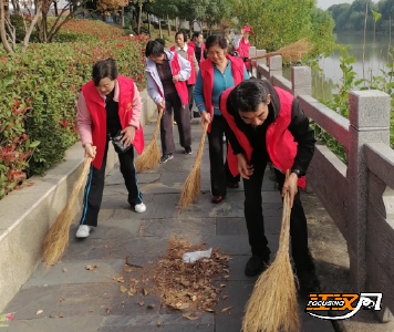 荆州区郢城镇河套社区：志愿红扮靓家园 共绘洁净新画卷
