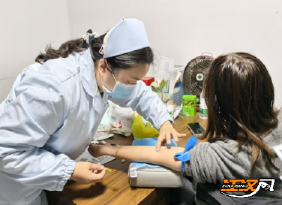 荆州区解放社区：爱心汇暖流 热血传温情