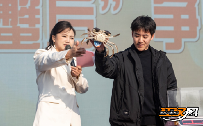 洪湖市万全镇清水大闸蟹开捕  360克“蟹王”310克“蟹后”夺冠