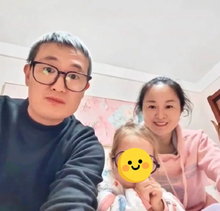 中国夫妻生出金发碧眼“混血女儿”，鉴定为亲生！父亲：以为抱错了