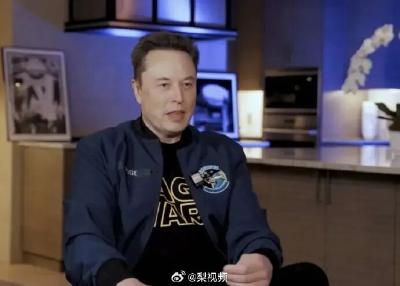 马斯克称自己是钢铁侠原型，曾客串《钢铁侠2》，还称该部电影很多场景是在SpaceX拍的