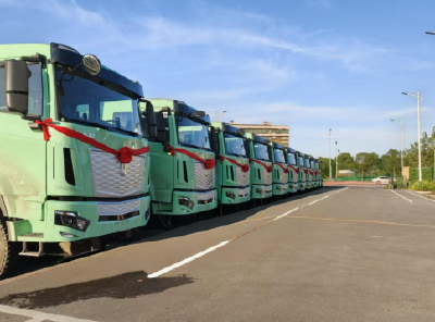 首批新能源重卡交付！荆州先行运输集团新能源运输业务迈入新阶段