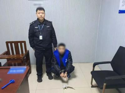 凌晨3点，民警街头狂奔800米