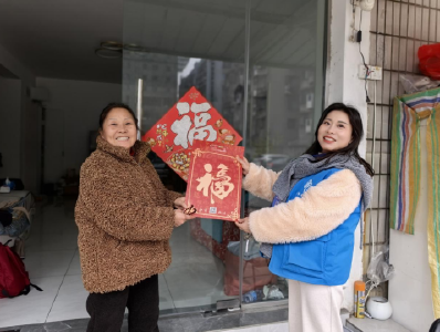 沙市区文化宫社区：网格员新春送祝福  笑脸相映迎新年