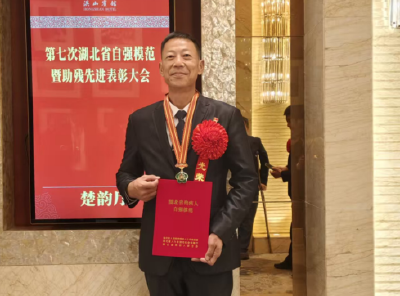 松滋市八宝镇永久村党总支书记钟明勇：残躯担使命 实干践初心