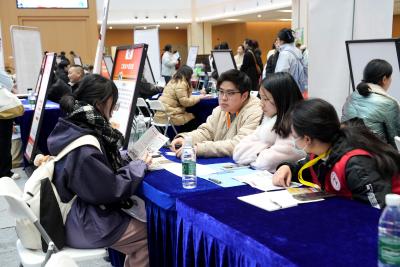 湖北中医药高等专科学校2026届毕业生校园招聘会举行